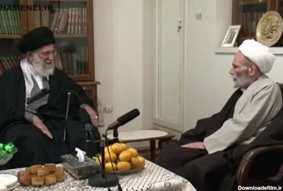 ببینید | حضور رهبرانقلاب اسلامی در منزل حضرت آیت‌الله حاج‌آقا مجتبی تهرانی در سال ۱۳۹۱