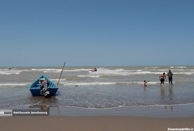 فرارو | (تصاویر) گردشگران در ساحل بابلسر