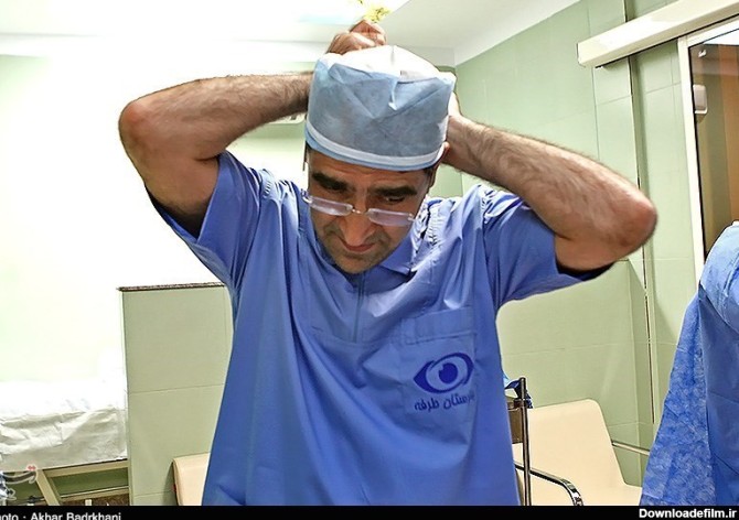 وزیر بهداشت چشم یک دختر 25 ساله را عمل کرد- عکس خبری تسنیم ...