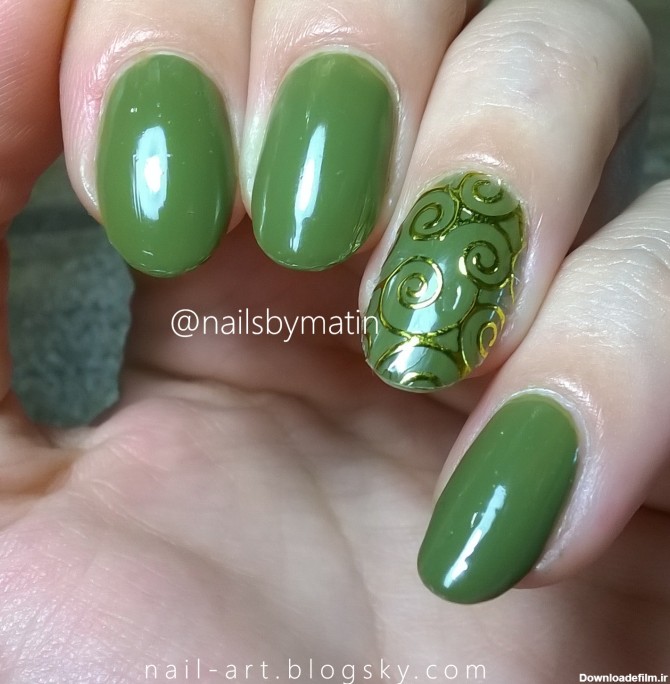 برچسب طراحی ناخن سبز و طلایی - طراحی ناخن متین - Nails By Matin