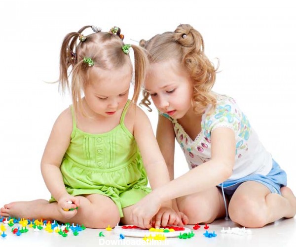 دانلود تصویر با کیفیت دو دختر بچه در حال بازی