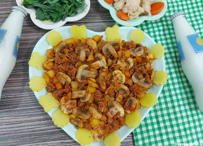 طرز تهیه خوراک گوشت چرخ کرده و قارچ ساده و خوشمزه توسط Fateme - کوکپد