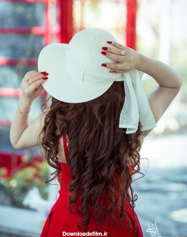عکس دختر برای پروفایل با لباس قرمز