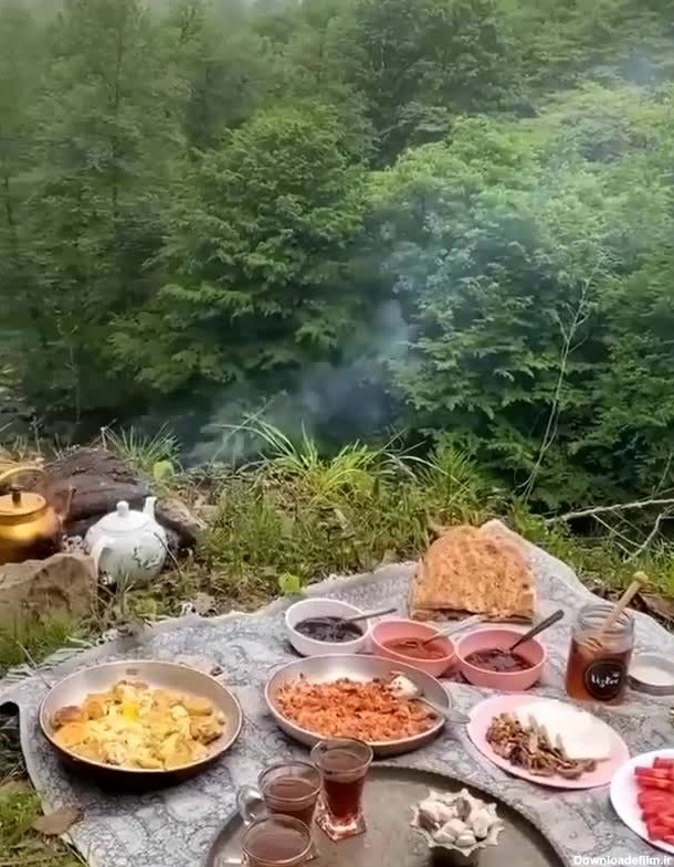 صبحانه ایرانی در دل جنگل و کنار رودخانه