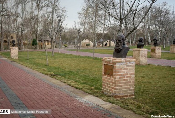 مجسمه مشاهیر بزرگ ایران در پارک ملی ایران کوچک