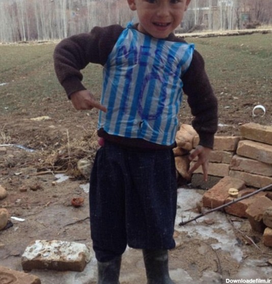 این پسربچه افغانی طرفدار واقعی مسی است+عکس