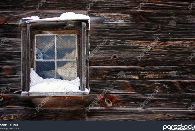 نمایی از پنجره پوشیده از برف 1011588