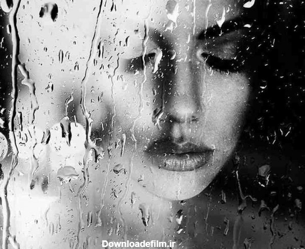 عکس دختر غمگین پشت پنجره بارانی