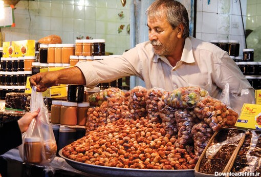 در بازار خرمایی‌های بوشهر هم می‌توانید انواع خرما کَبکاب، شکر، گَنتار و قَصب بخرید و هم شیره خرما و ارده.
