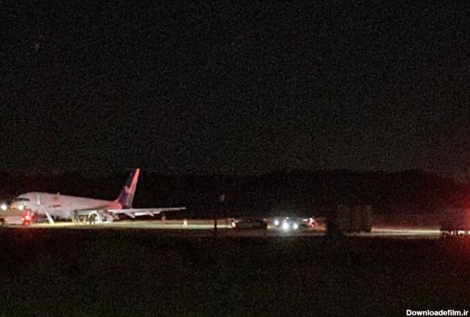 ببینید | وحشت روی باند فرودگاه؛ فرود هواپیمای بوئینگ ۷۵۷ در چاتانوگا با وجود آتش‌سوزی