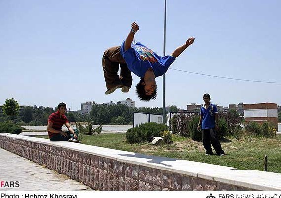 عکس؛ ورزش پارکور توسط جوانان در ساری