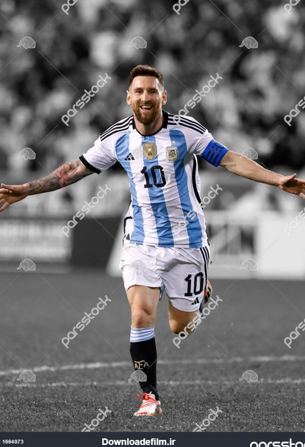 عکس لیونل مسی با لباس آرژانتین در حال خوشحالی بعد از گل 1664073