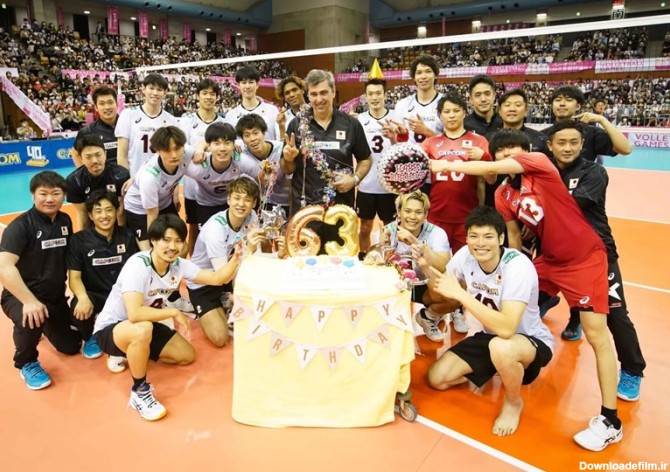 پیروزی تیم ملی والیبال ژاپن در روز تولد سرمربی + عکس - تسنیم