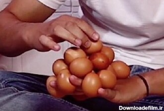 مرد عراقی رکورد حفظ تعادل ۱۸ تخم مرغ با یک دست را از آن خود ...