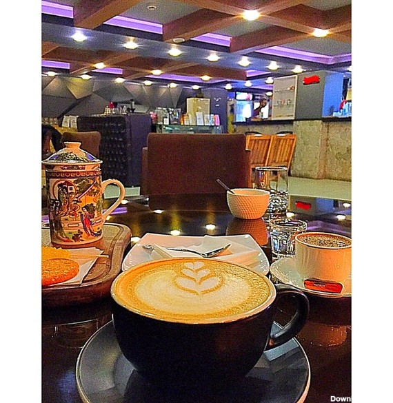 Photo taken at Sadaf International Coffee Shops | کافی شاپ صدف by Samiiiraa on 12/5/2019