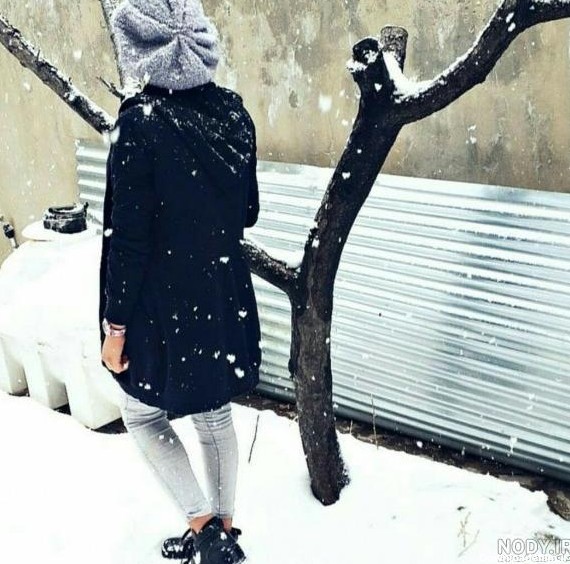 عکس دختر در زمستان از پشت سر