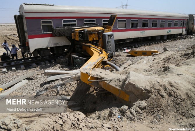 خبرآنلاین - تصاویر | خروج قطار مسافربری مسیر مشهد به یزد از ریل