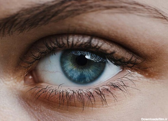 عکس از چشم آبی رنگ و بررسی عینک و فریم های مناسب و روانشناسی افراد چشم آبی