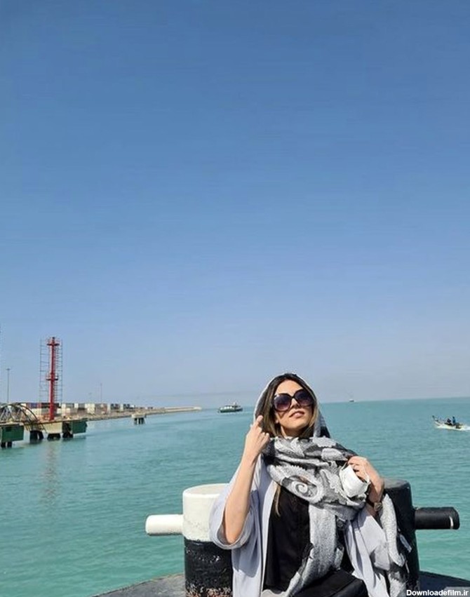پوشش متفاوت خانم بازیگر ایرانی در لب دریا + عکس
