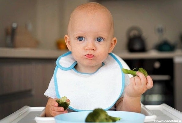 عکس اولین غذا خوردن نوزاد