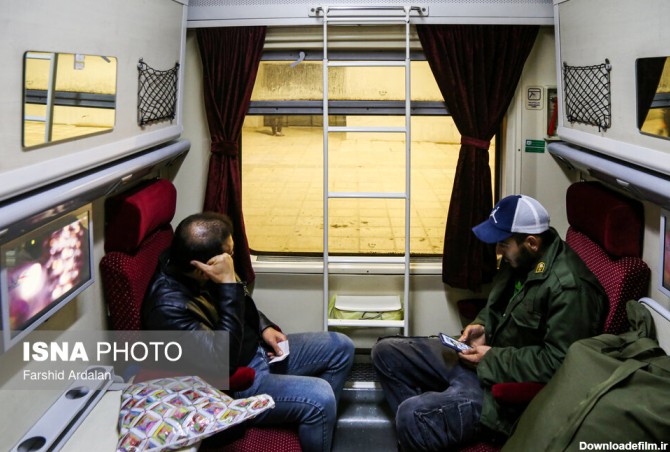 عکس/ نخستین مسافران قطار سنندج به تهران پس از ۱۸ سال