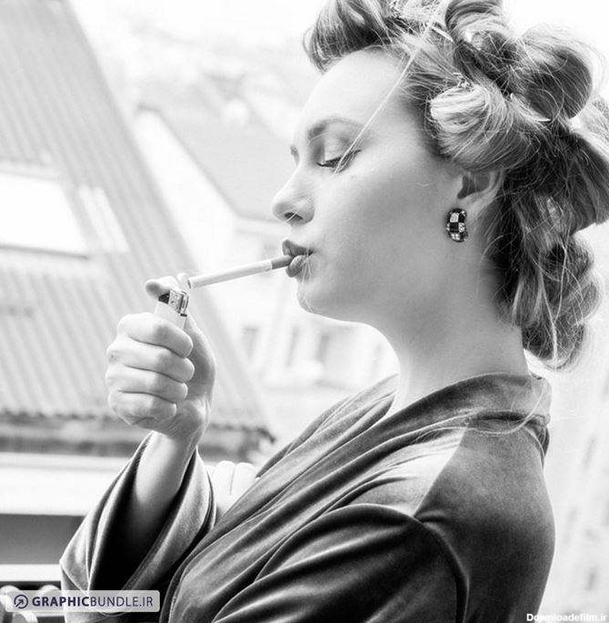 عکس سیاه و سفید دختر با سیگار