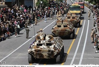 رژه نیروهای مسلح به مناسبت روز ارتش جمهوری اسلامی ایران