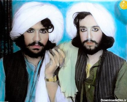 عکس‌های عجیب اعضای طالبان با آرایش و گل در دست