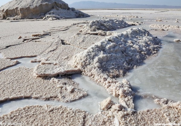 خبرآنلاین - تصاویر | دریاچه نمک قم هم خشکید | طوفان نمکی در یک ...
