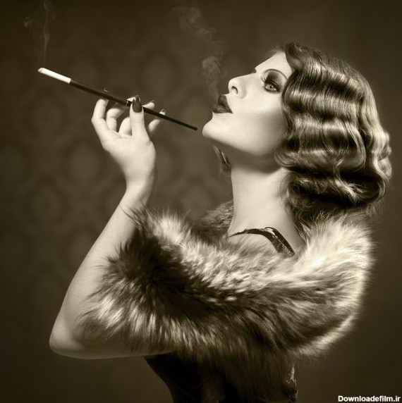 پرتره زن یکپارچهسازی با سیستمعامل زن زیبا با شش گوشه سیگار سیگار ...