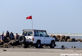 حضور خودروها تا لب دریا در سواحل بوشهر