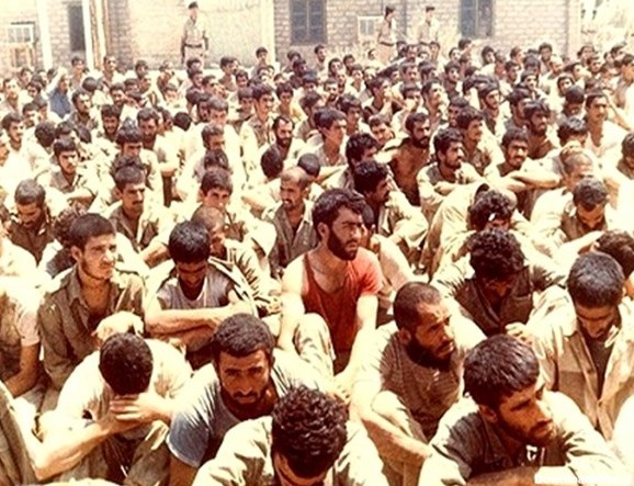 مقایسه رفتار زندانبانان ایرانی و عراقی در برخورد با اسرا+عکس
