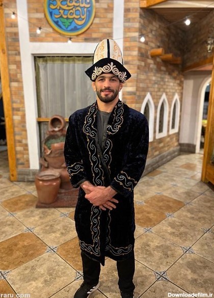 فرارو | (عکس) حسن یزدانی با لباس محلی قزاق