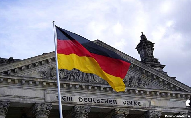 عکس پرچم آلمان جلوی ساختمان