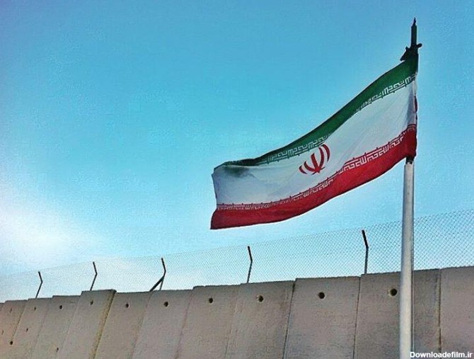 عکس:پرچم ایران پشت دیوار حائل اسرائیلی در مرز با لبنان