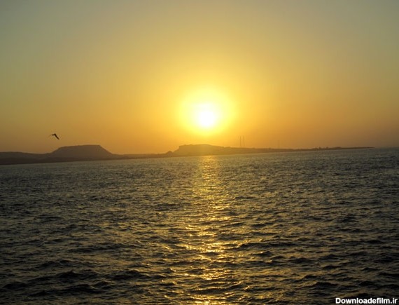 تصاویری از منظره غروب خورشید در جزیره هنگام در خلیج فارس
