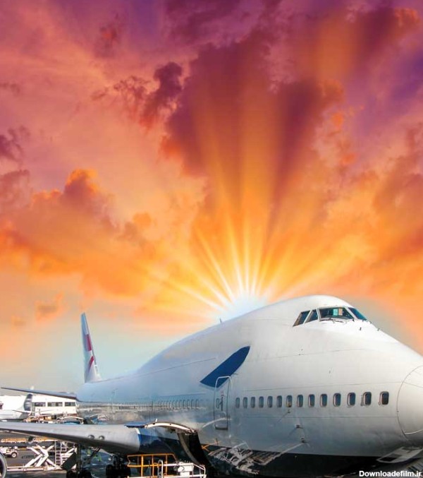 تصویر باکیفیت هواپیما سفید در فرودگاه