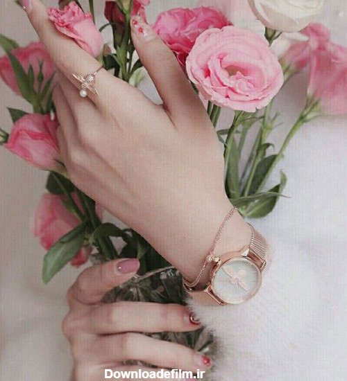 عکس پروفایل دختر با گل رز قرمز + عکس گل در دست دختر طبیعی