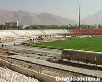 آماده سازی چمن استادیوم آزادی کرمانشاه برای برگزاری دیدار فوتبال