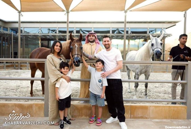 عکس | ژست‌های عاشقانه مسی و همسرش در عربستان - خبرآنلاین