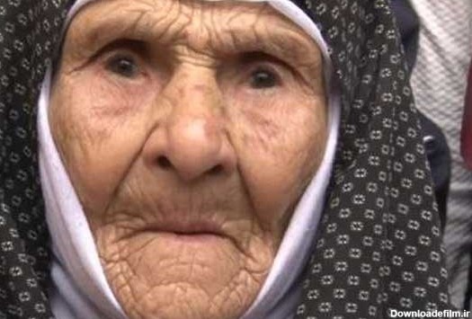 62 نوه و نتیجه در جشن 100سالگی مادربزرگ + عکس