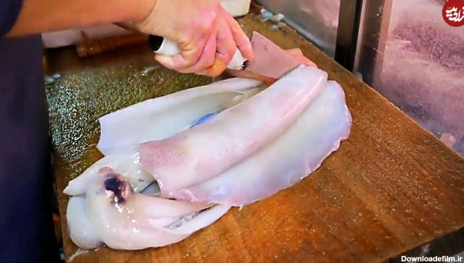 ویدئو) طبخ ماهی مرکب سرخ شده و ساشیمی اوکیناوا توسط یک سرآشپز ...