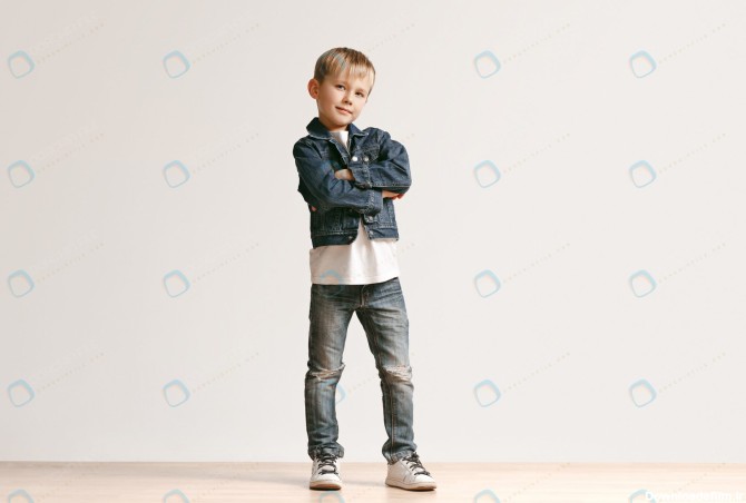 تصویر استوک ژست عکاسی مدل پسر بچه - مرجع دانلود فایلهای دیجیتالی