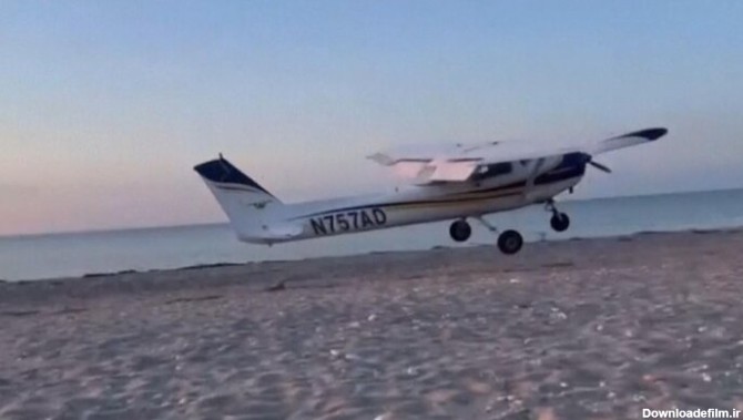ببینید | لحظه پراسترس فرود اضطراری خلبان ۶۰ ساله در ساحل پس از گزارش خرابی موتور