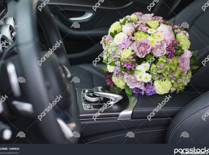دسته گل درون ماشین 1500522