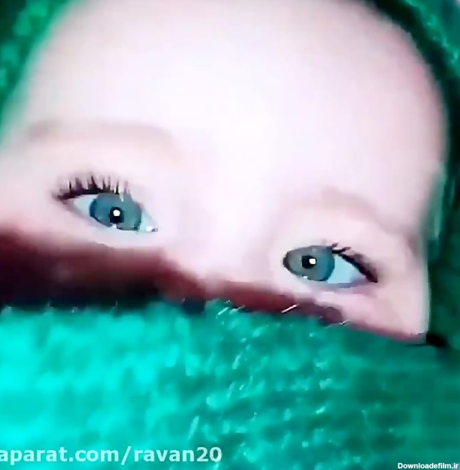 پسر چشم سبز زیبا و خوردنی