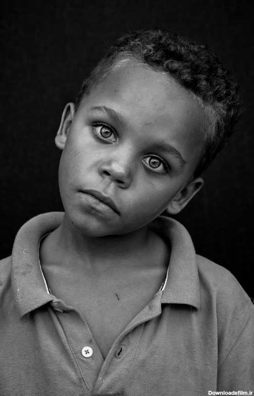 دانلود عکس سیاه و سفید پسر بچه سیاه پوست | تیک طرح مرجع گرافیک ایران