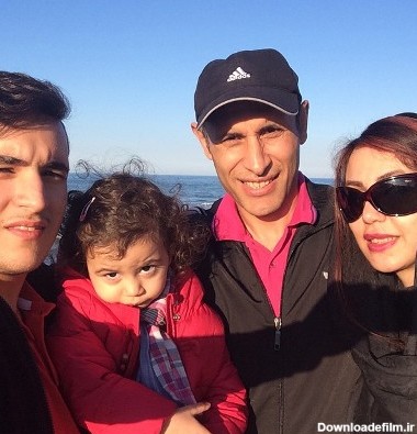 یحیی گل محمدی در کنار همسر و فرزندانش |عکس| | روزنو