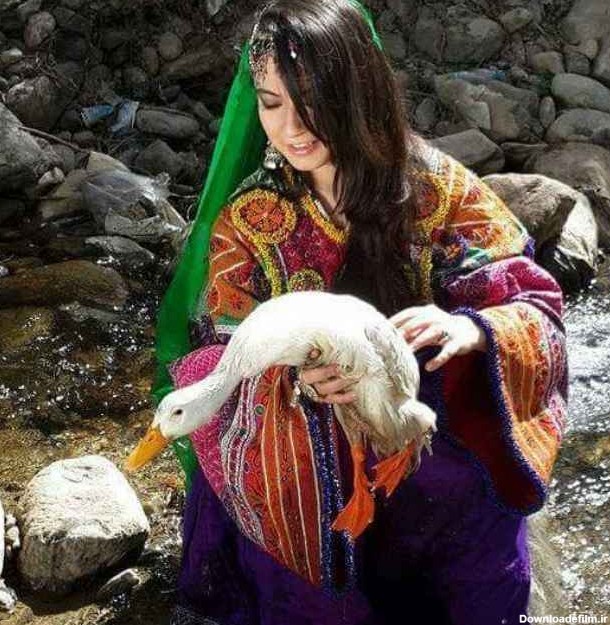 دختر افغان با لباس محلی افغانستان - عکس ویسگون