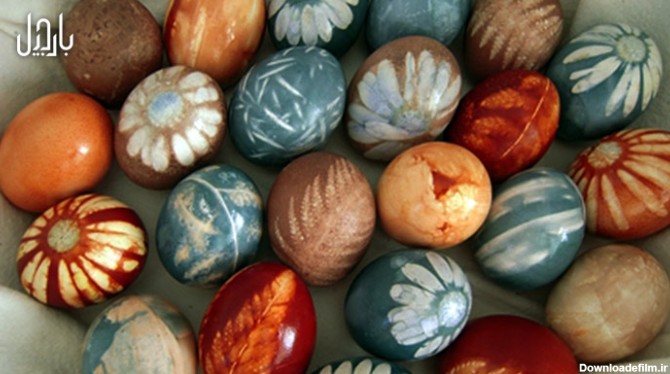 تخم‌ مرغ‌های رنگ‌شده با گل و برگ و رنگ طبیعی